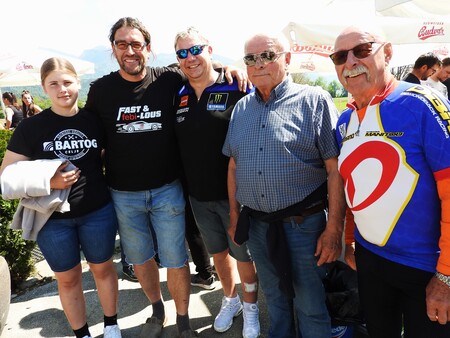 Med motoriste se je vključil v pogovoru o uspešni paradni vožnji tudi cerkljanski župan Franc Čebulj